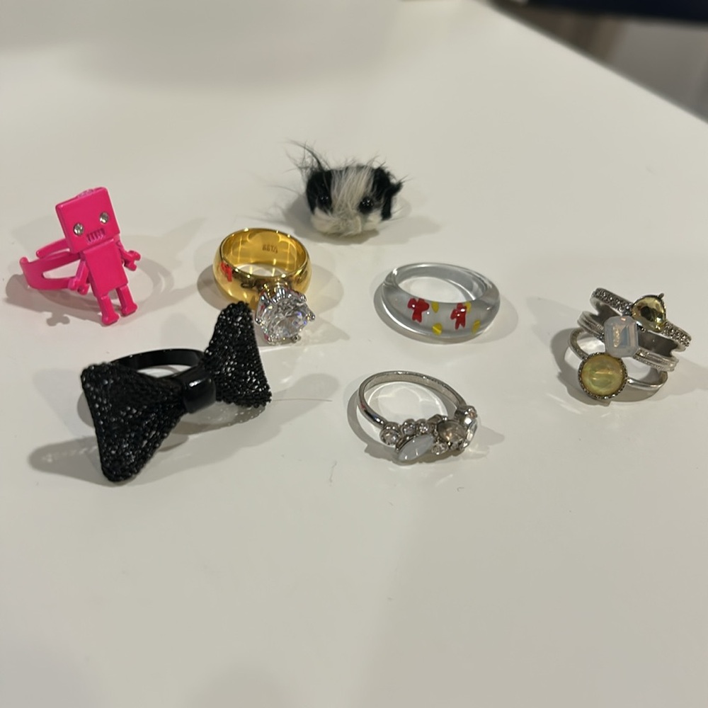 Assorted costume play rings - Picture 2 of 2